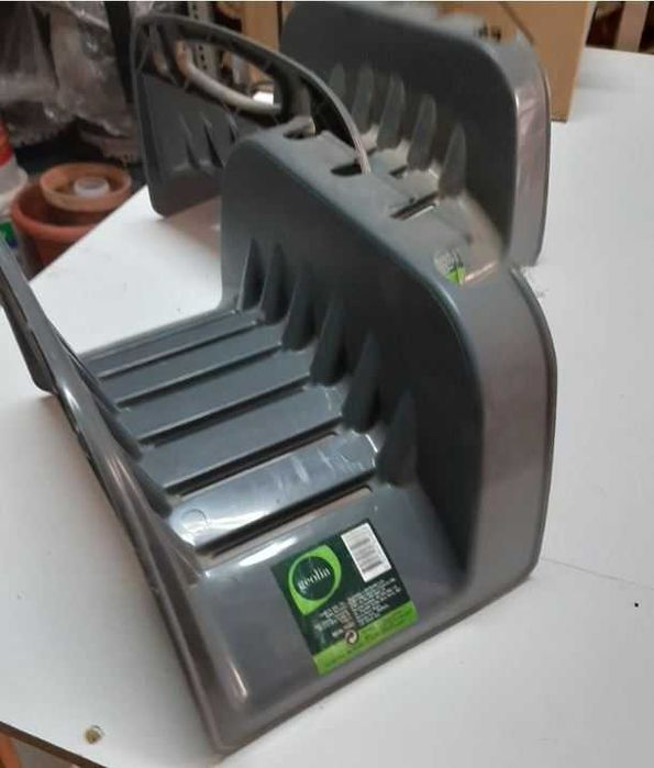 Vendo em conjunto 2 suportes de manqueira