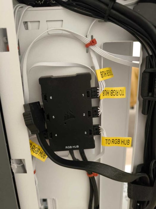 Caixa PC CORSAIR 5000D AIRFLOW com hub corsair e 4 ventoinhas.