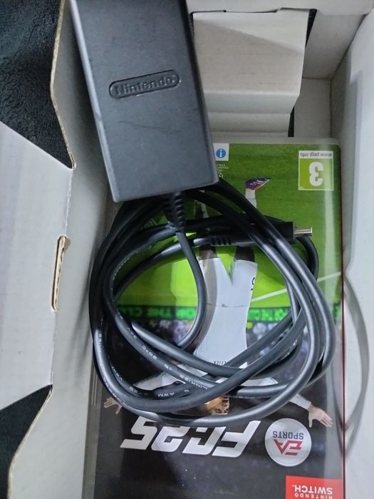 Vendo ou troco Nitendo Switch Lite com EA FC25