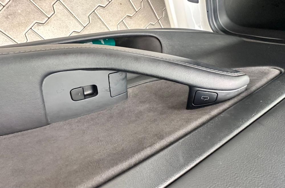 Tesla mоdel 3  2020 рік