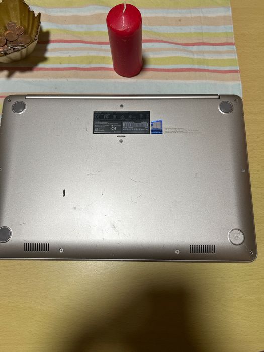 Computador Ásus cinzento