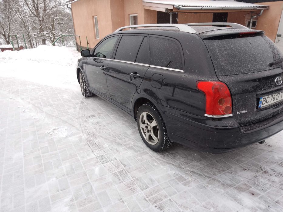 Тойота авенсіс 2005