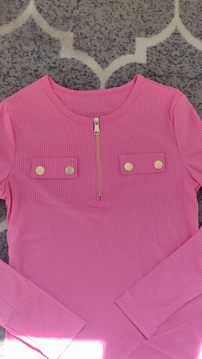Nowa prążkowana różowa bluzka ZIP złote guziki