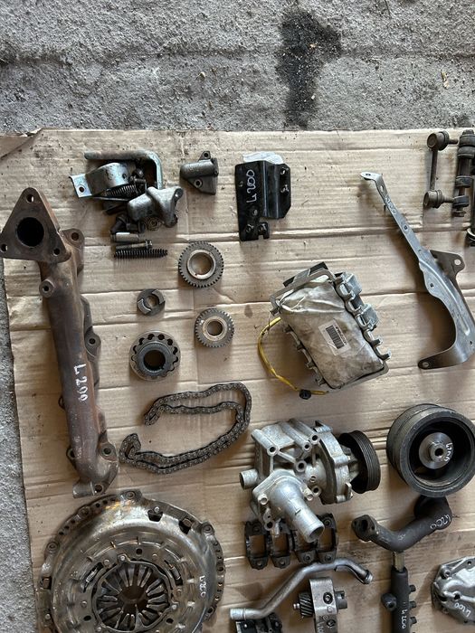 Детали двигателя на Mitsubishi L200 2015 - 2019 2.4 did