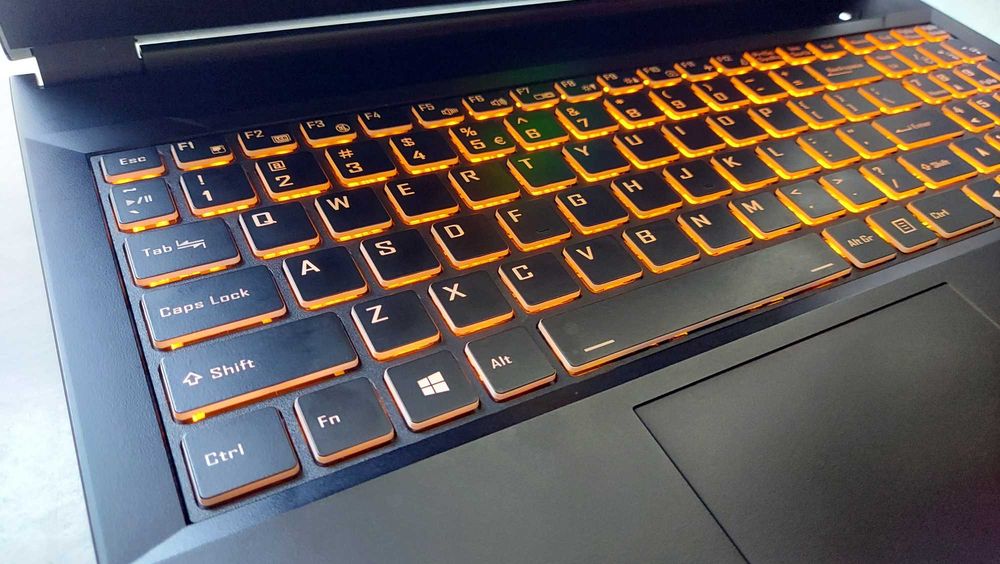 Laptop gamingowy Dream Machines - *i7/8rdzeni/ 16GB IPS SSD510GB+500GB*