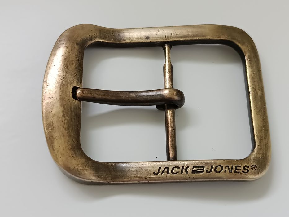 Пряжка пояса Jack Jones.