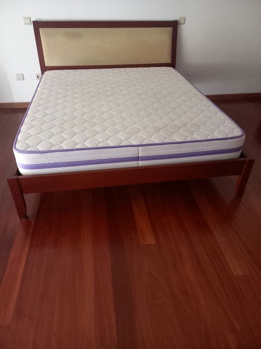 Vendo cama de casal em bom estado de conservação