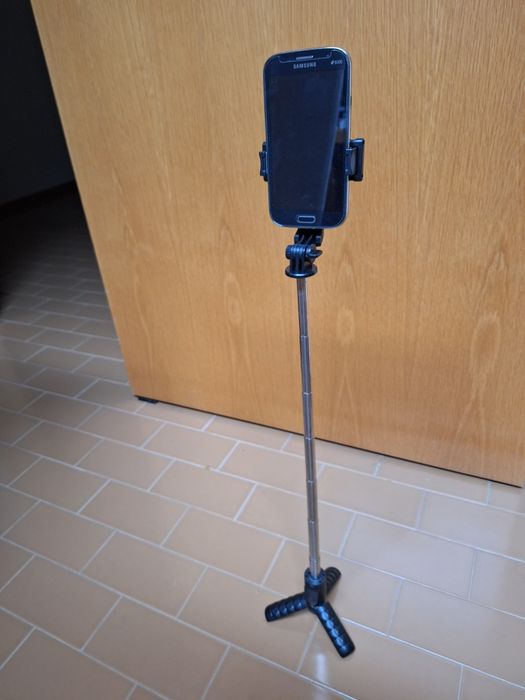 Vendo Vendo Mini Selfie Stick de 70 cmn com Bluetooth - Novo