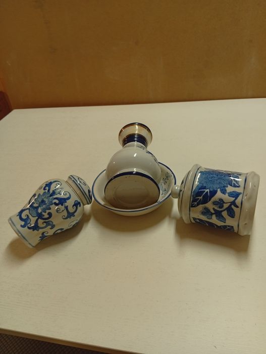 Conjunto porcelana/faiança azul e branca – 3 peças