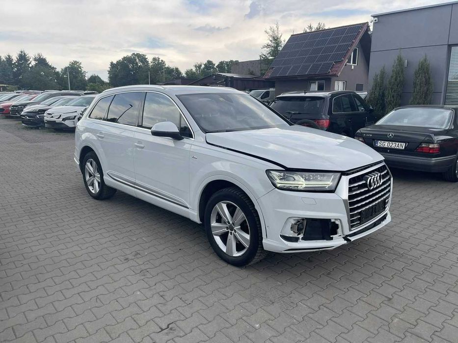 Audi Q7 Бампер запчастини ауді ку7 запчасти