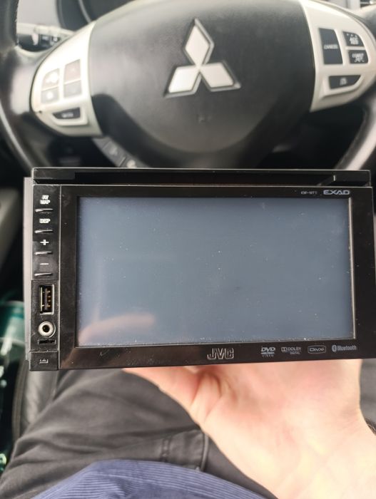 Продам магнітофон стояв на аутлендері робочій з рамкою