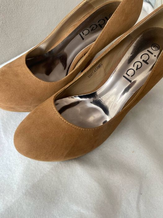 Wysokie karmelowe szpilki