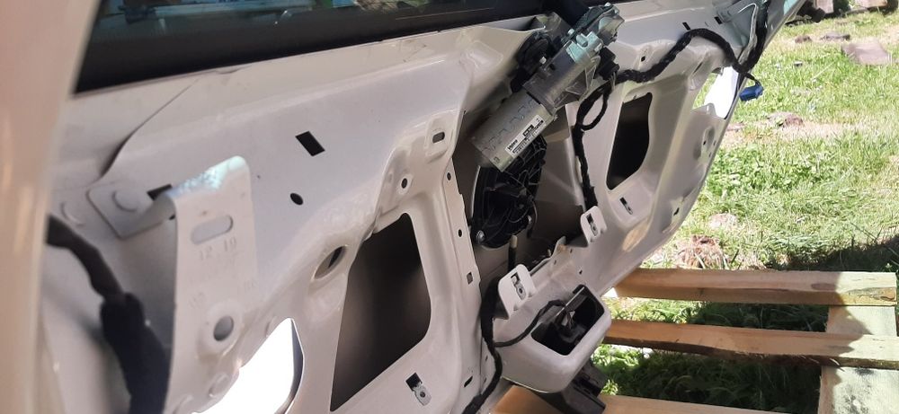Klapa zamek owiewki zamek golf 7