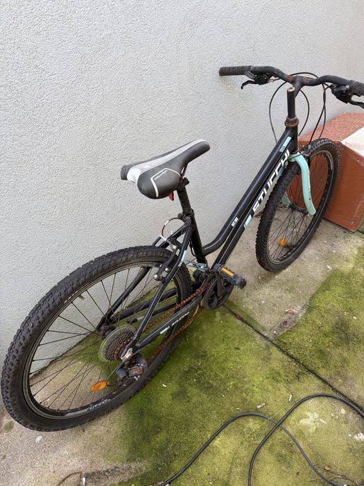 Vendo tres bicicletas; de mulher de homem e criança
