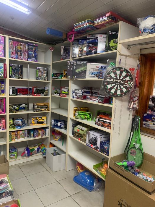 Продам стелажі та прилавки