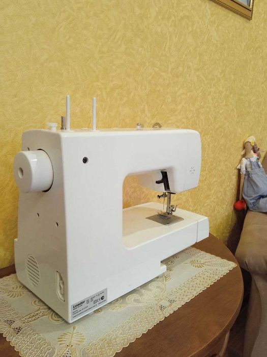 Багатофункціональна швейна машинка Leader VS 318