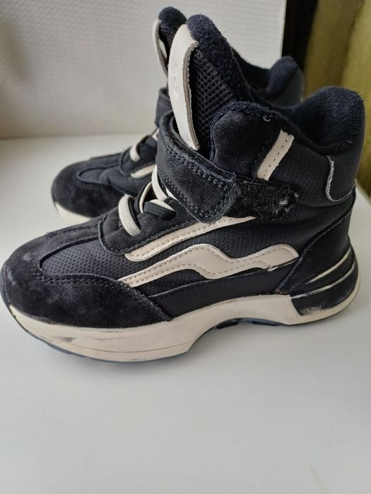 Продам зимові ботінки на хлопчика 31розмір