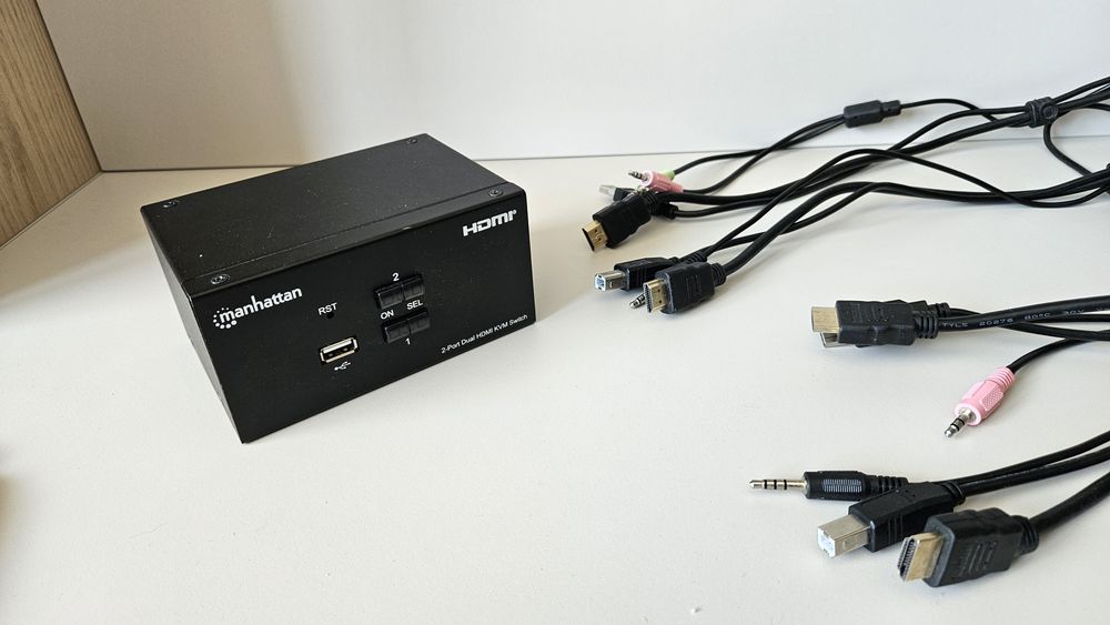 Manhattan 2-Port Dual HDMI KVM Switch