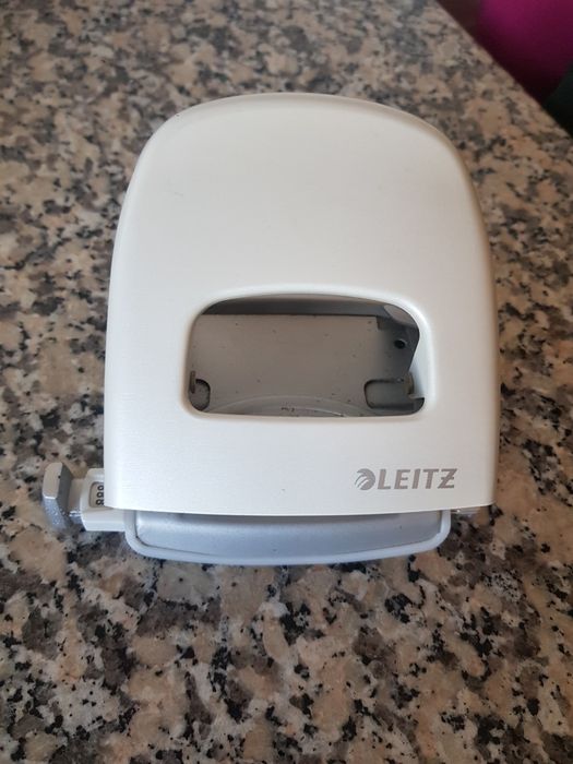 Furador 30 Folhas LEITZ NEXXT 5006 - Metal Branco