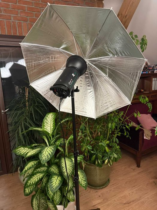 Lampa fotograficzna Quantuum R300+ 2 sztuki plus parasolki