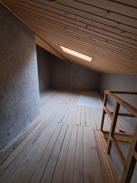 Продам приміщення на 14 квартир + гараж, поруч з метро "Берестейська"