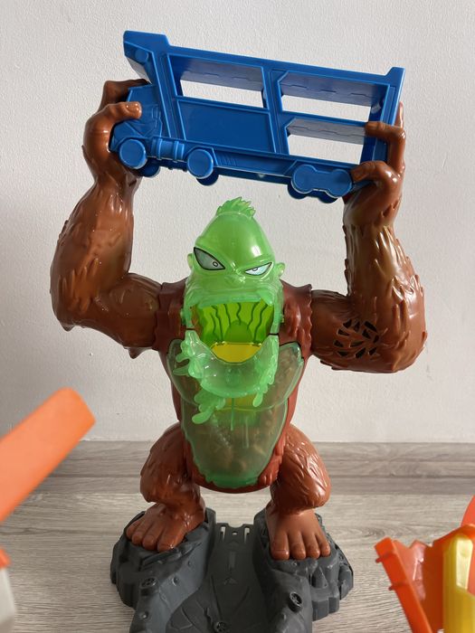 Ігровий набір Hot Wheels Напад токсичної горили