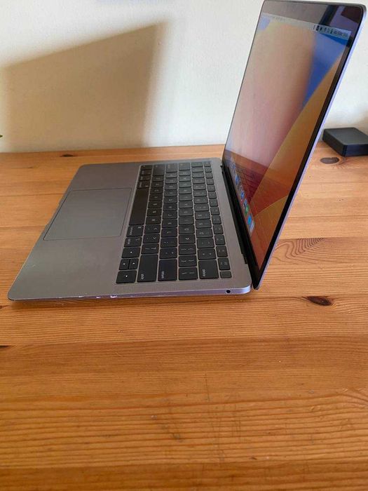 MacBook Air 2018 13.3" Retina, Intel Core i5, 8GB RAM, 128 SSD