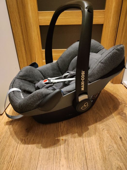 Fotelik samochodowy marki Maxi Cosi