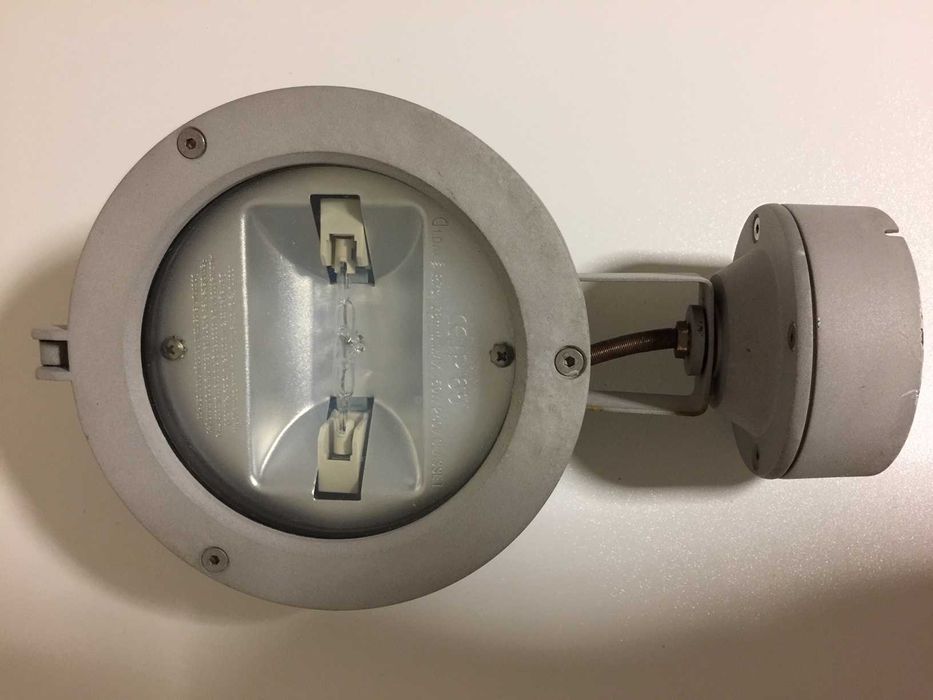 Outdoor Lamp - Projector Type - With Bulb