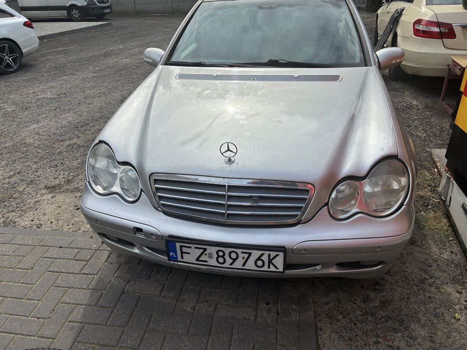 Klapa bagażnika   mercedes c 203