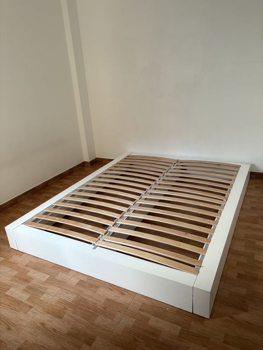 Estrado e cama de casal