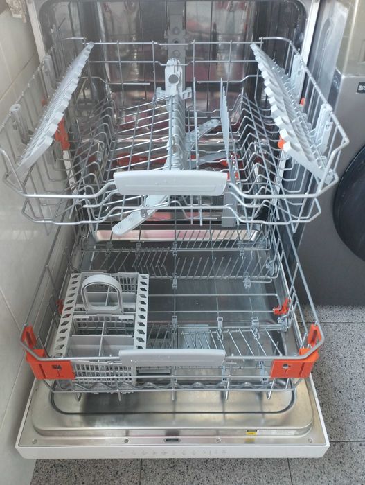 Maquina de lavar loiça Hotpoint Ariston como nova
