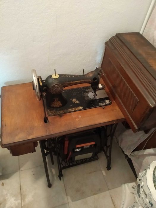 Máquina de Costura Antiga