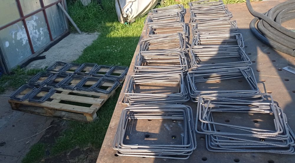 Strzemiona zbrojeniowe 20x25  260szt