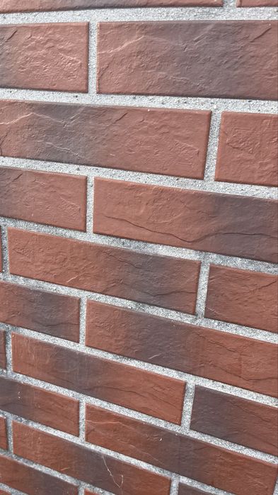 Mrozoodporne klinkierowe płytki elewacyjne.