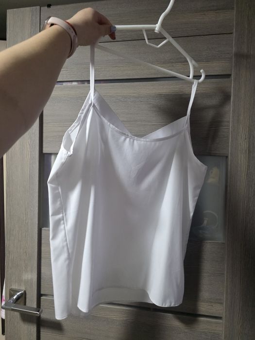 Продам белую нарядную майку