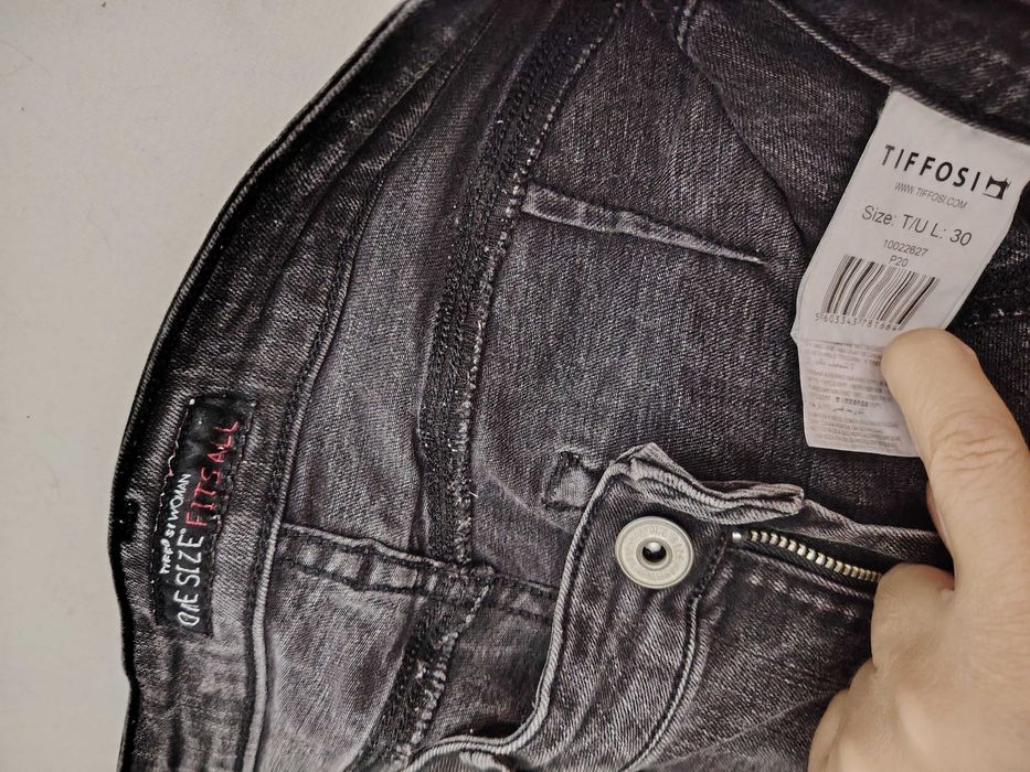 Roupa usada em bom estado