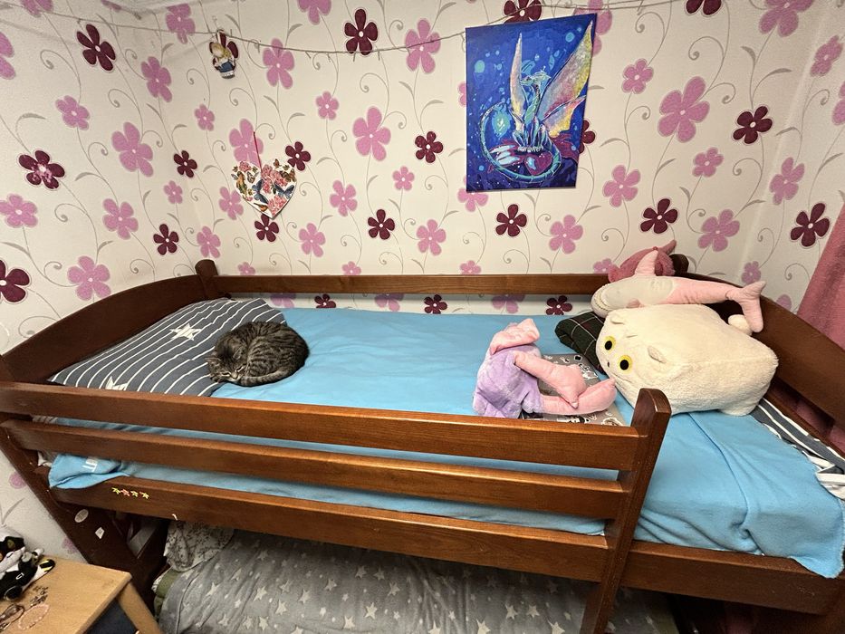 Продам двохярусне деревʼяне ліжко