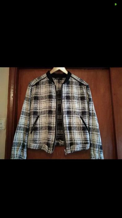 Blusão preto e branco