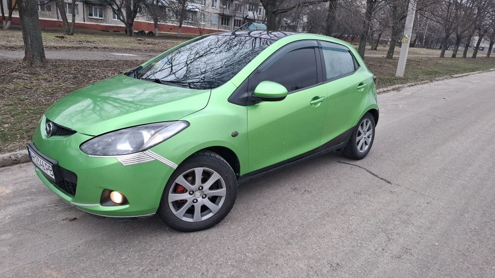 Продам машину Mazda 2