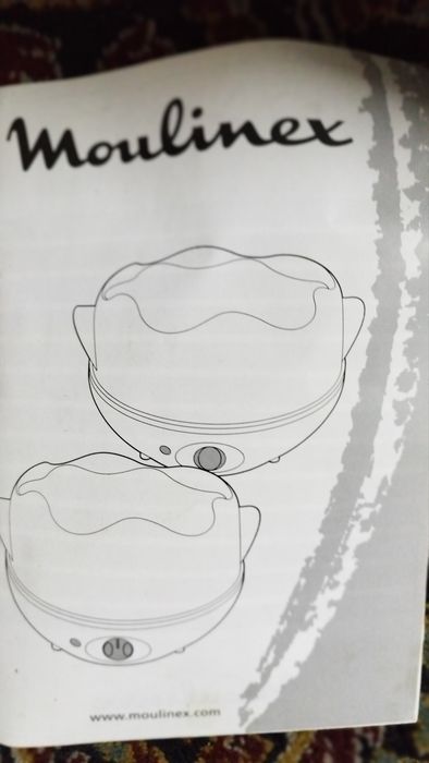 Yogurteira nova con diversos potes