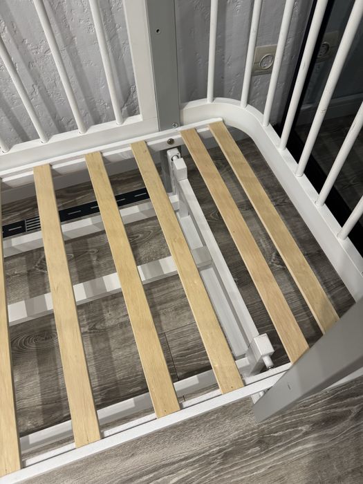 Дитяче ліжечко з маятником + матрац + постіль+подушка,ковдра