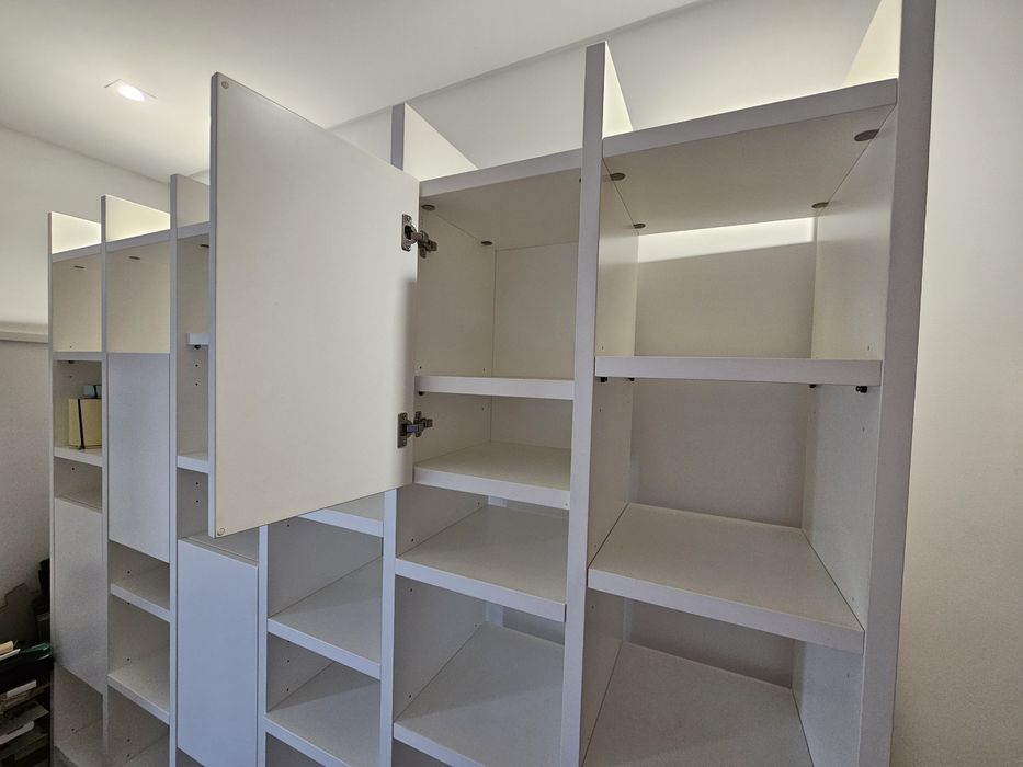 Estante lacada branco  2,20m largura × 2,00 altura