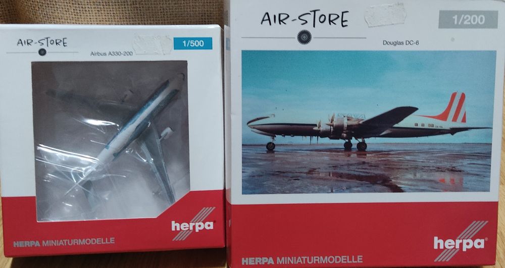 Aviões metálicos á escala + acessórios