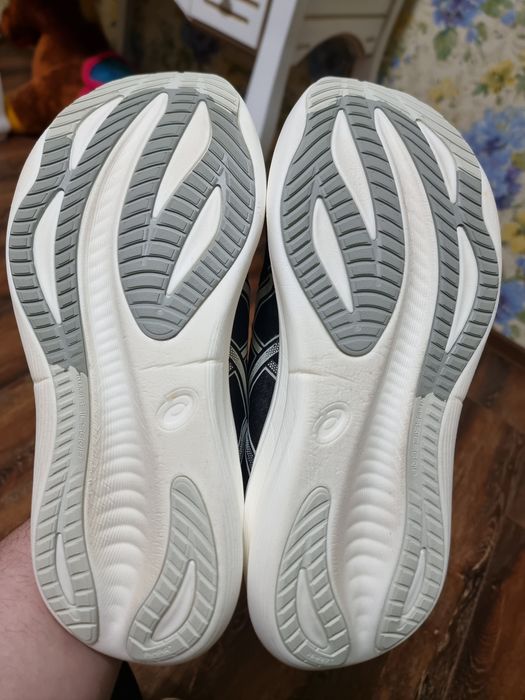 Оригінал 100% чоловічі кросівки asics nimbus 27   eur 44.5