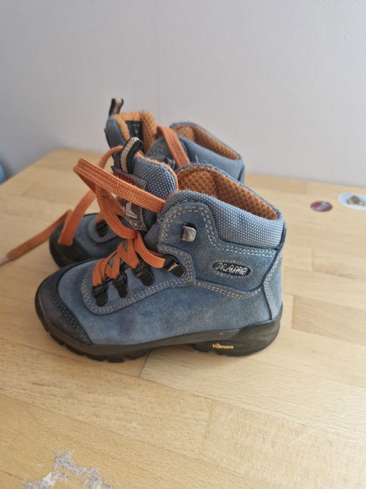 Класні трекерні черевики дитячі