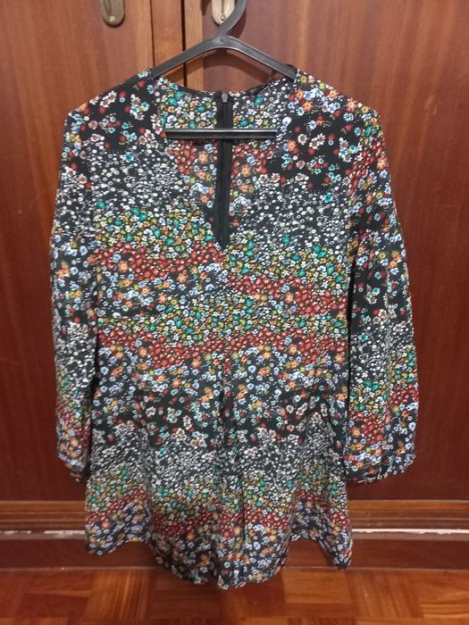 Macacão florido tamanho M