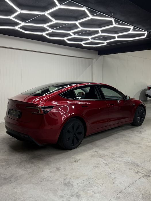 Tesla Model 3 — fotografia 4