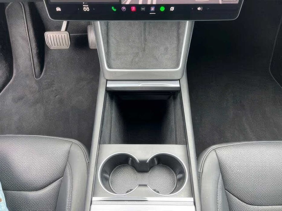 Tesla Model Y Long Range      2026