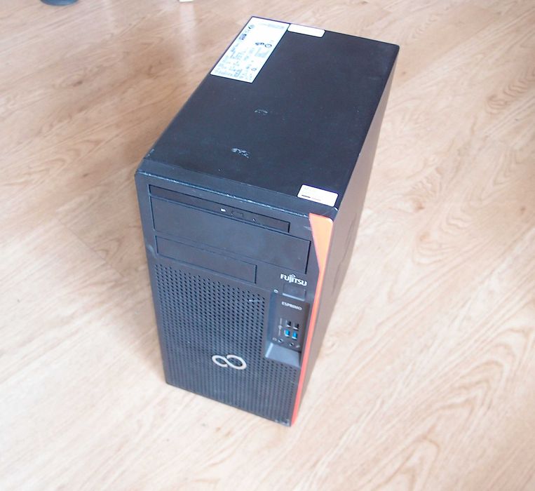 Vendo PC Dekptop Fujitsu Esprimo - com avaria